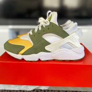 Nike Air Huarache - Stussy Dark Olive (2021)